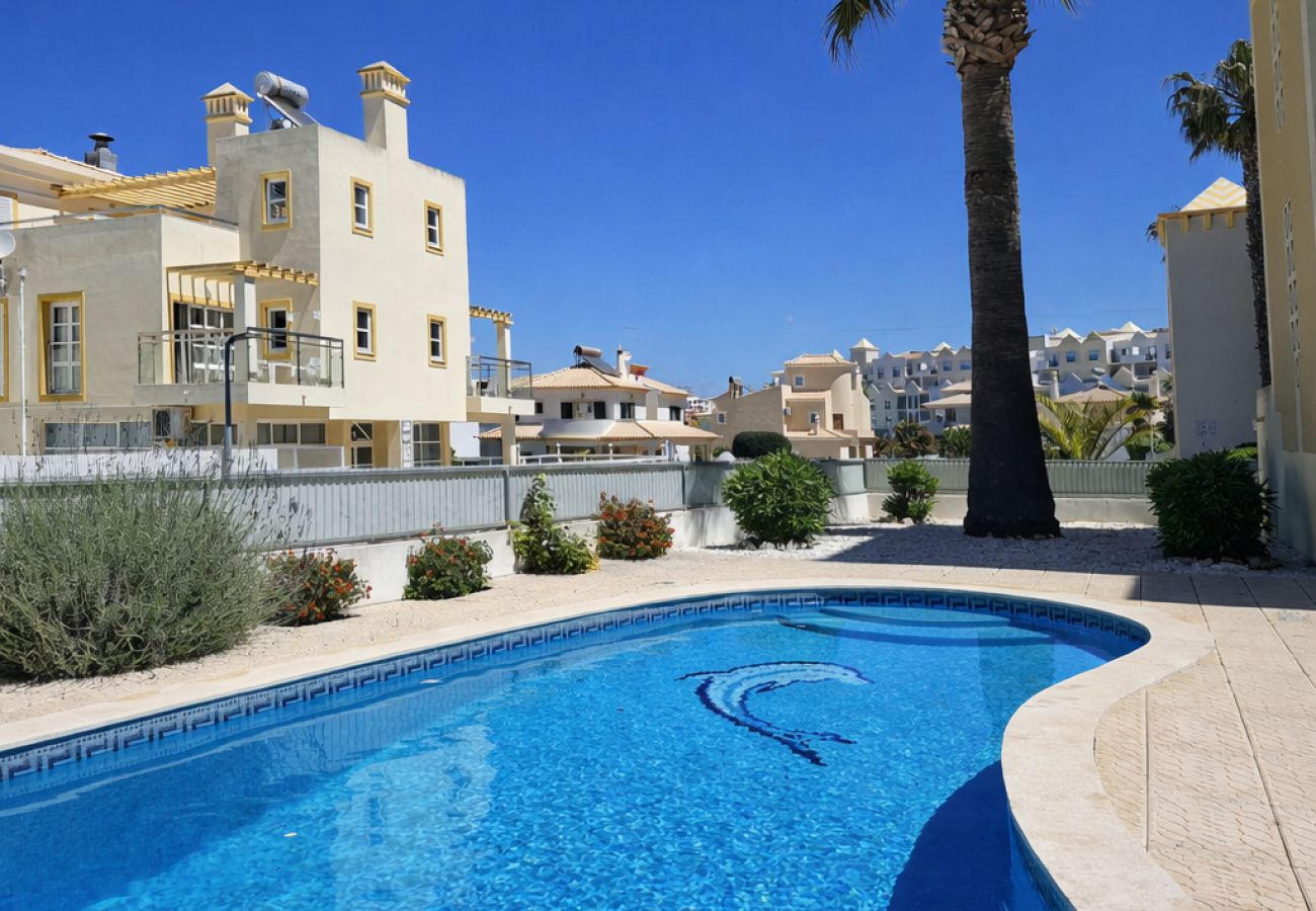 Apartamento em Albufeira - T2 Golfinho, com terraço, BBQ, wifi e piscina