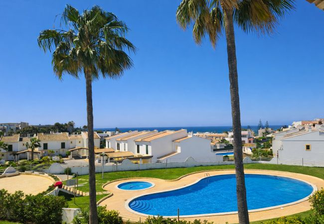 Casa em Albufeira - V2 Jardim da Oura, piscina, BBq, praia a 500m.