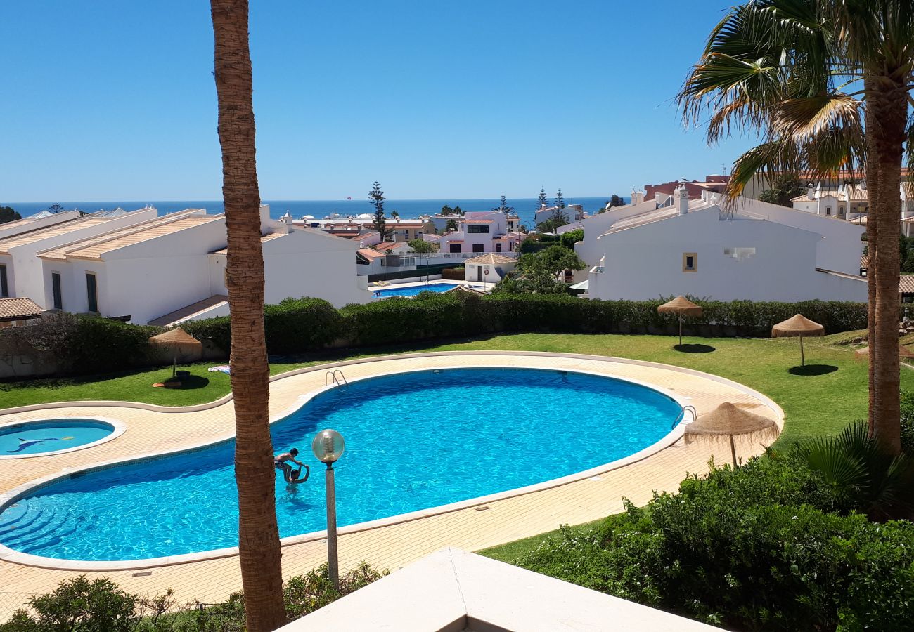 Casa em Albufeira - V2 Jardim da Oura, piscina, BBq, praia a 500m.
