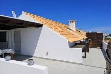 Apartamento em Albufeira - T0 Condomínio jardim da Oura, A/c, piscinas, terra
