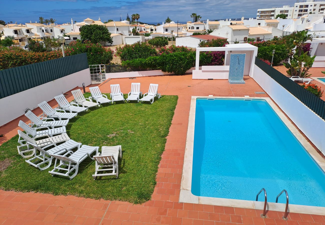 Apartment in Albufeira - T2 r/c Galé, Piscina, BBQ, A/C, para a praia vai a
