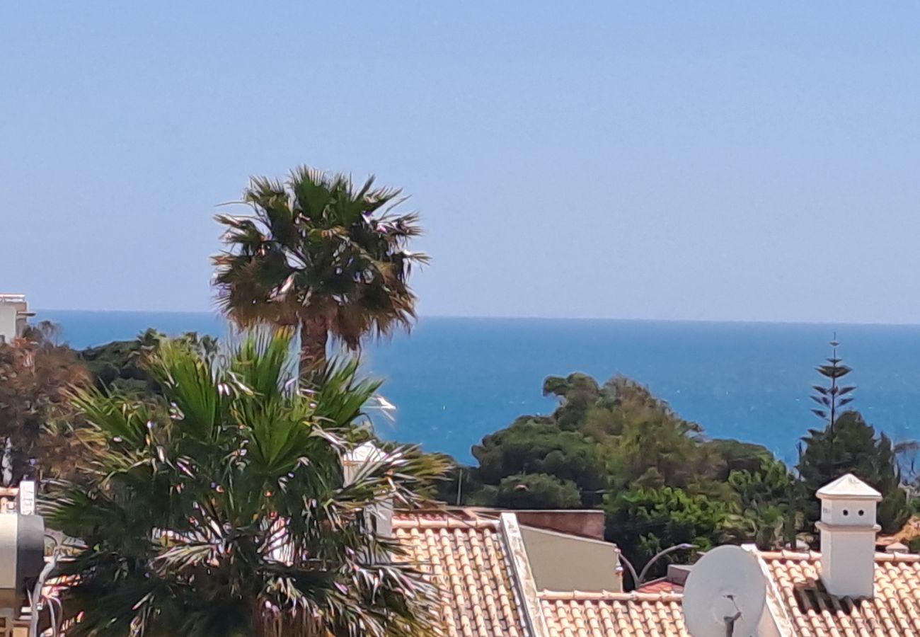 Apartment in Albufeira - T3, espaçoso, wifi, a/c, junto à praia!