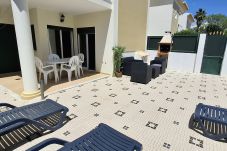 Appartement à Albufeira - T2 Estrela Mar terraço, BBQ e Wifi, a 500m praia
