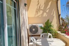 Appartement à Albufeira - T3, espaçoso, wifi, a/c, junto à praia!